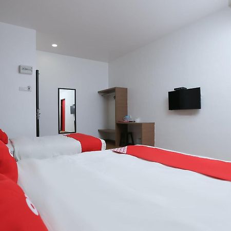 Oyo 89915 East Mount Hotel Kukup Dış mekan fotoğraf