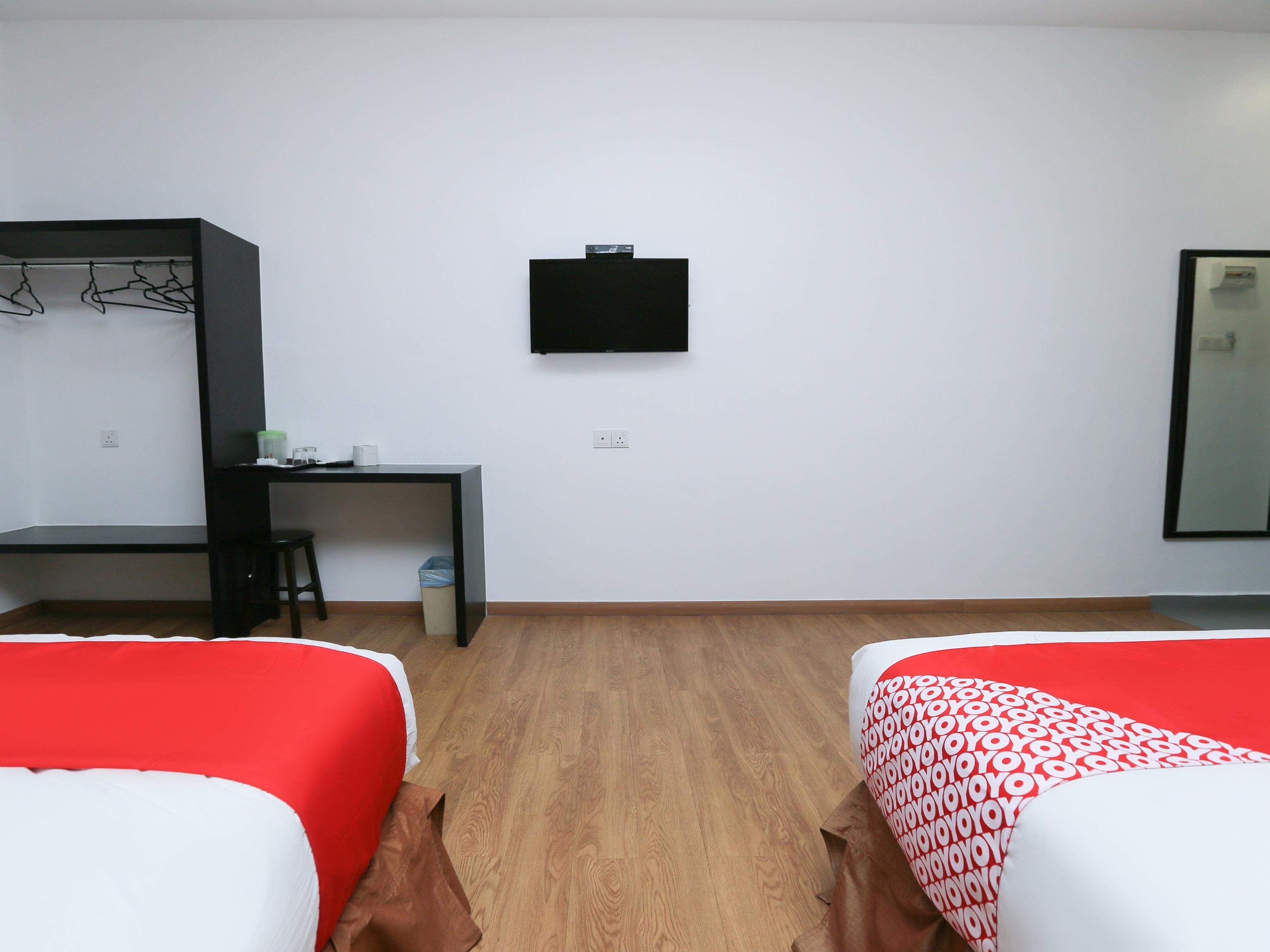 Oyo 89915 East Mount Hotel Kukup Dış mekan fotoğraf