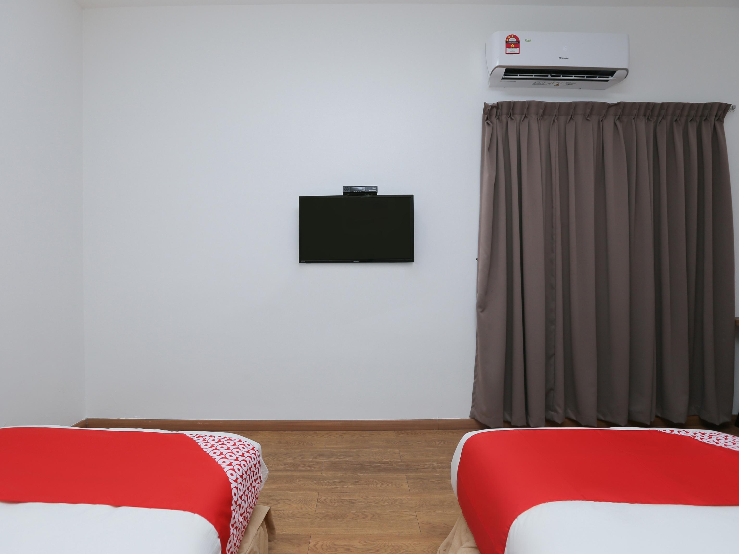 Oyo 89915 East Mount Hotel Kukup Dış mekan fotoğraf