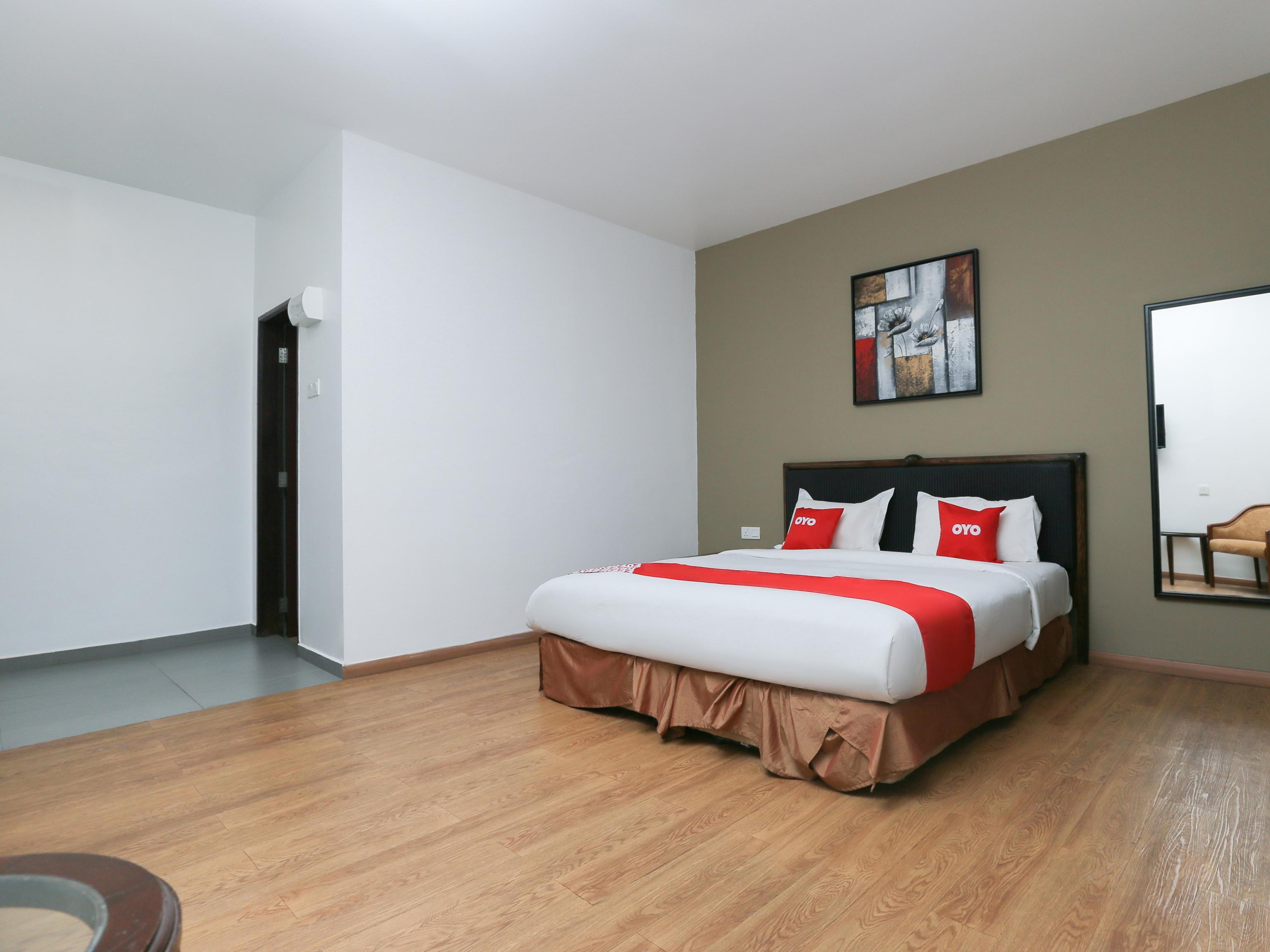 Oyo 89915 East Mount Hotel Kukup Dış mekan fotoğraf