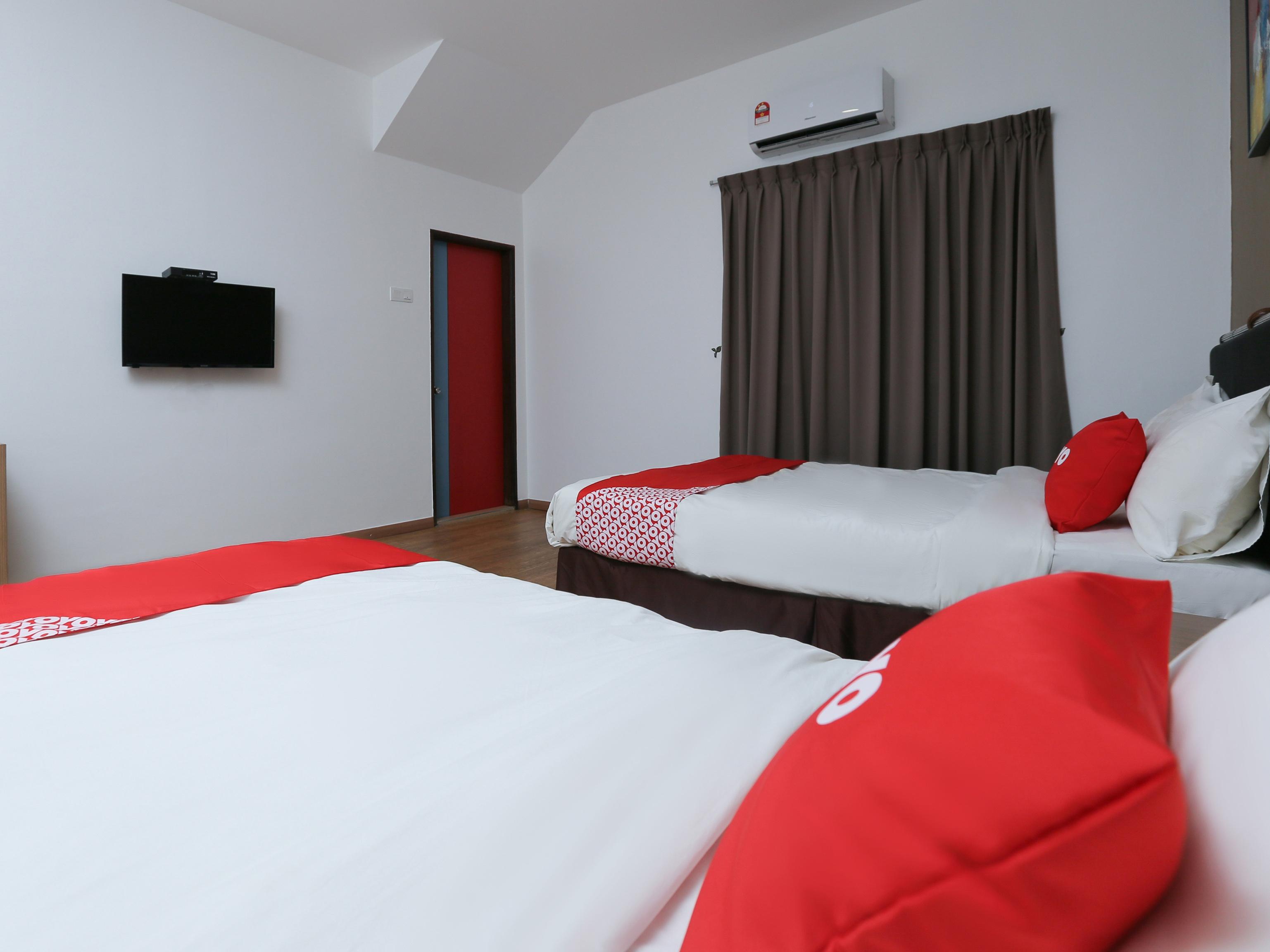 Oyo 89915 East Mount Hotel Kukup Dış mekan fotoğraf