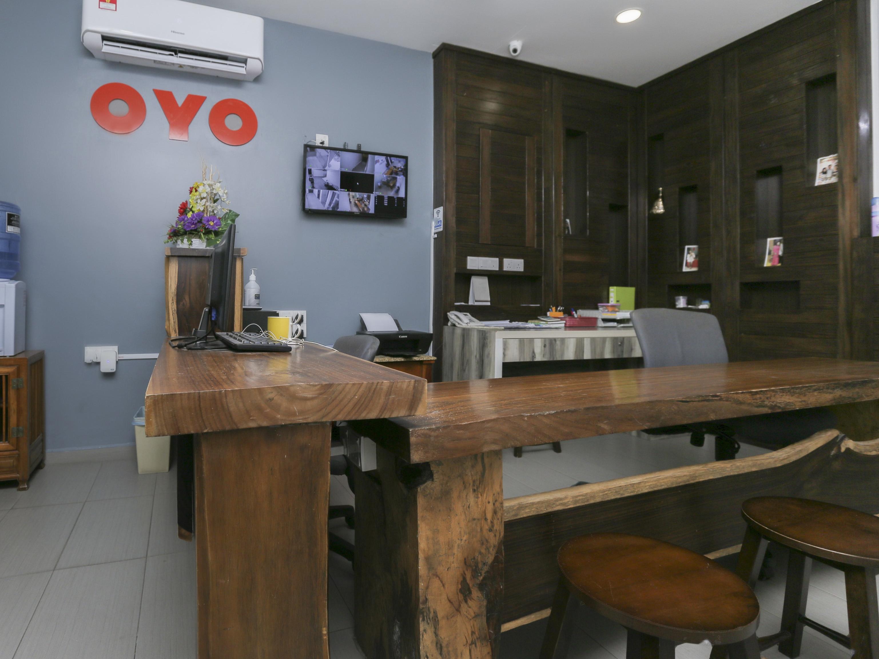 Oyo 89915 East Mount Hotel Kukup Dış mekan fotoğraf
