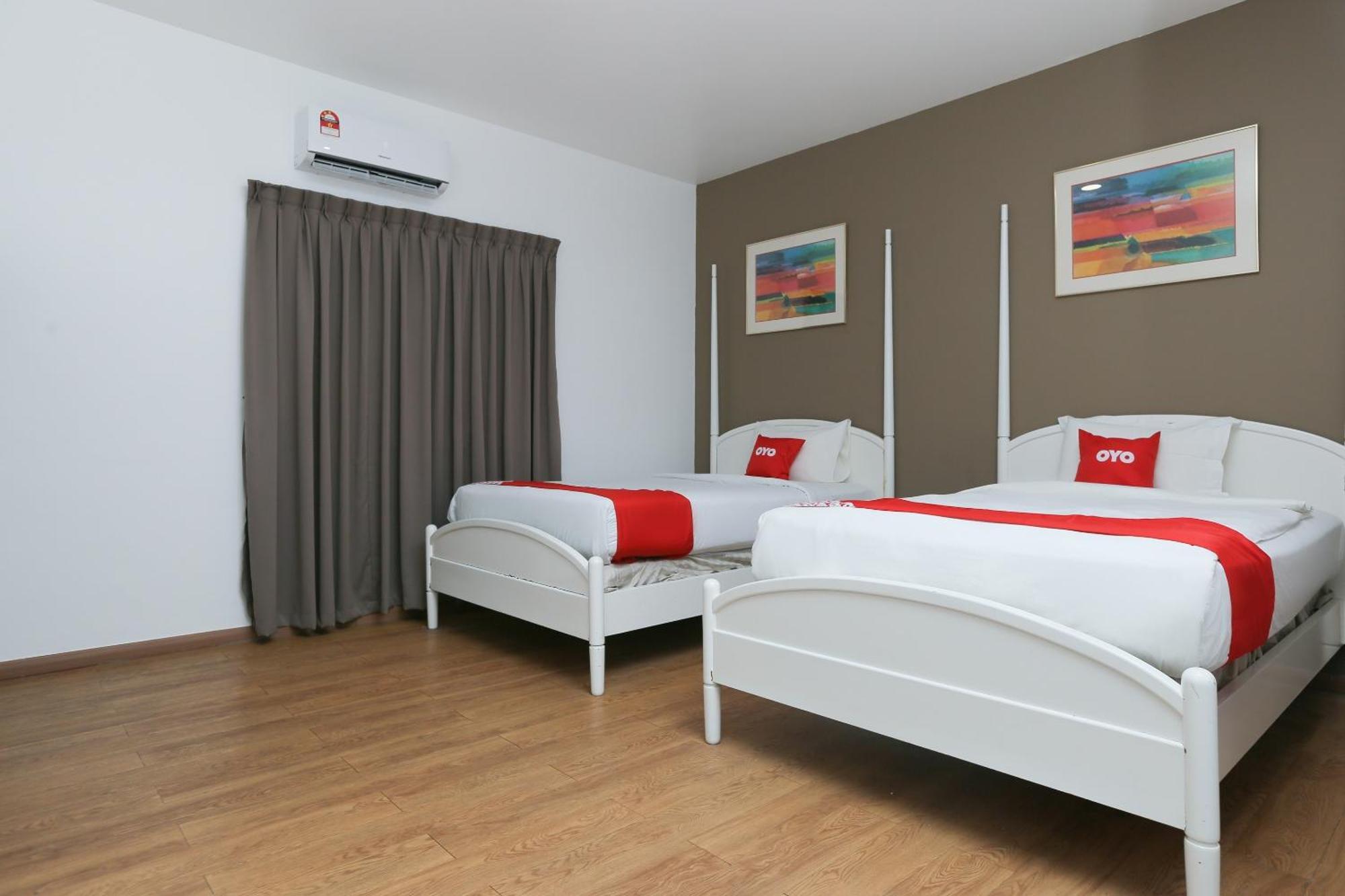 Oyo 89915 East Mount Hotel Kukup Dış mekan fotoğraf