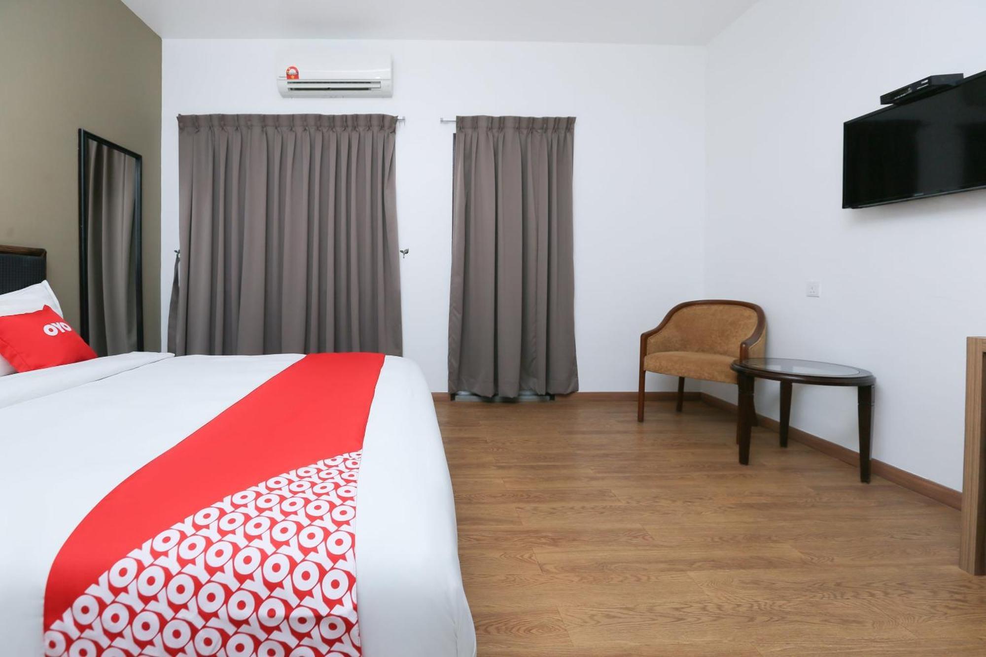 Oyo 89915 East Mount Hotel Kukup Dış mekan fotoğraf
