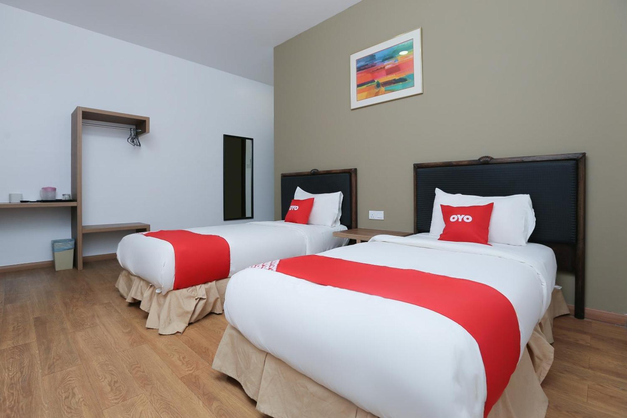 Oyo 89915 East Mount Hotel Kukup Dış mekan fotoğraf