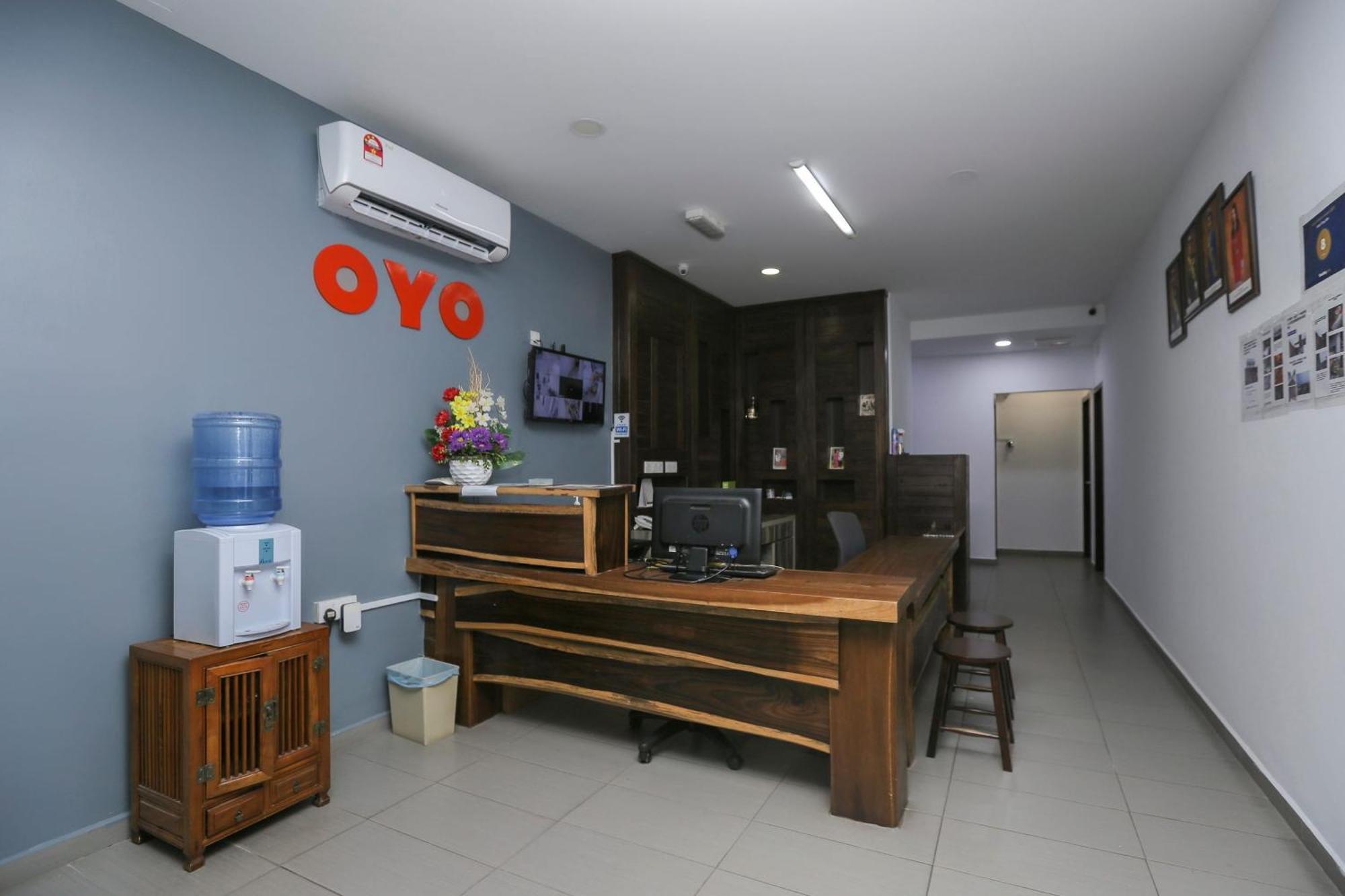 Oyo 89915 East Mount Hotel Kukup Dış mekan fotoğraf