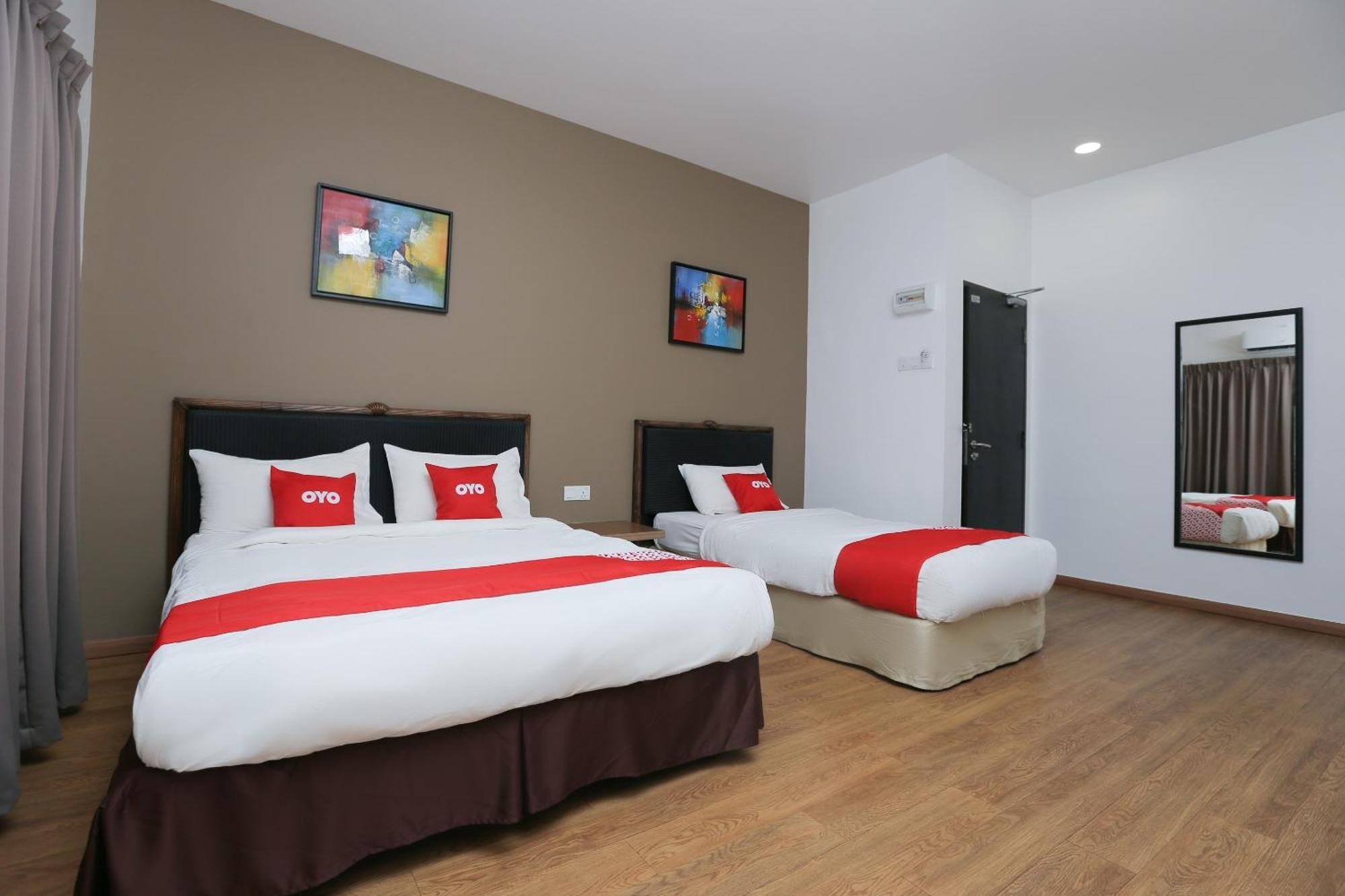 Oyo 89915 East Mount Hotel Kukup Dış mekan fotoğraf