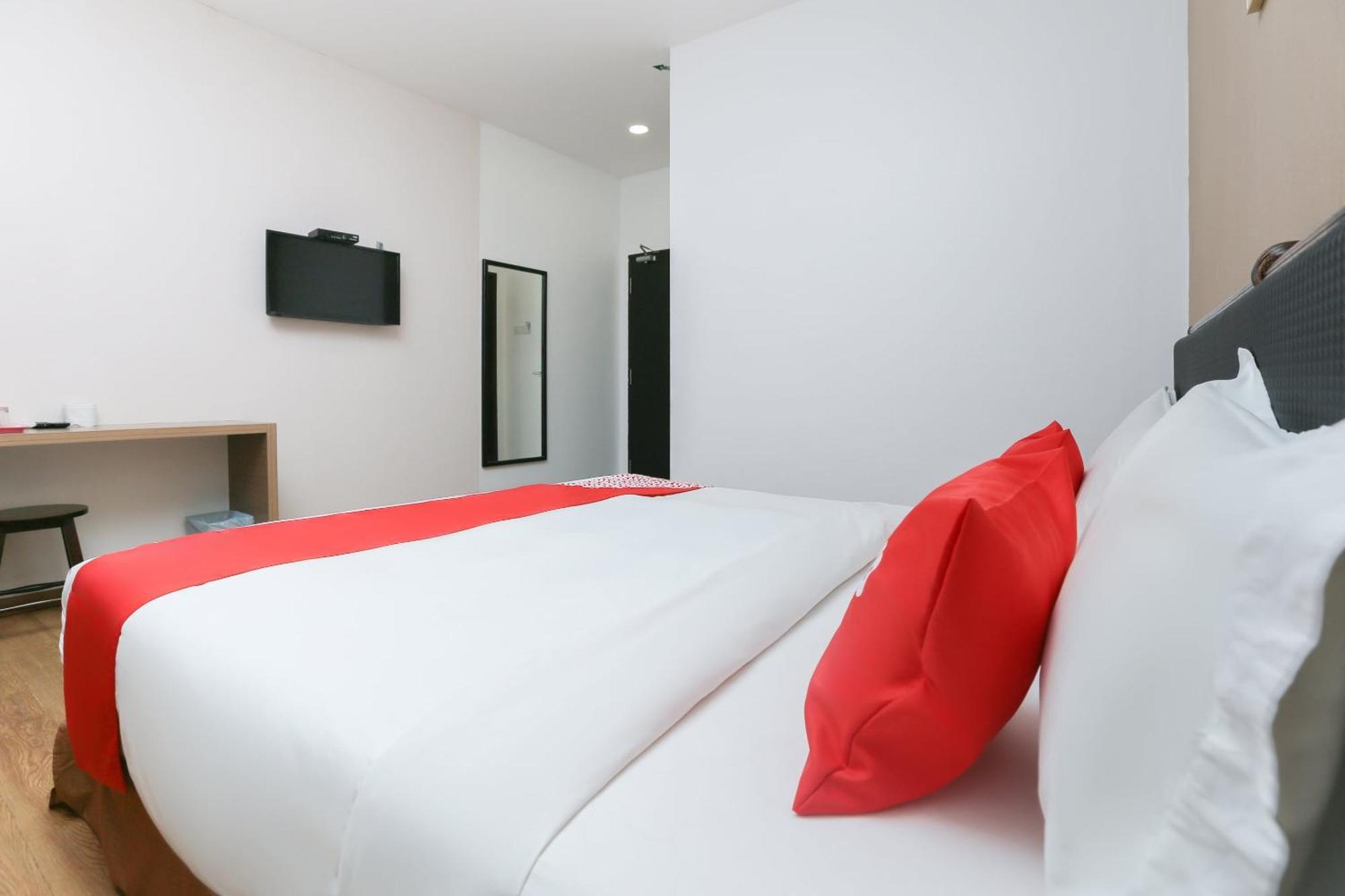 Oyo 89915 East Mount Hotel Kukup Dış mekan fotoğraf