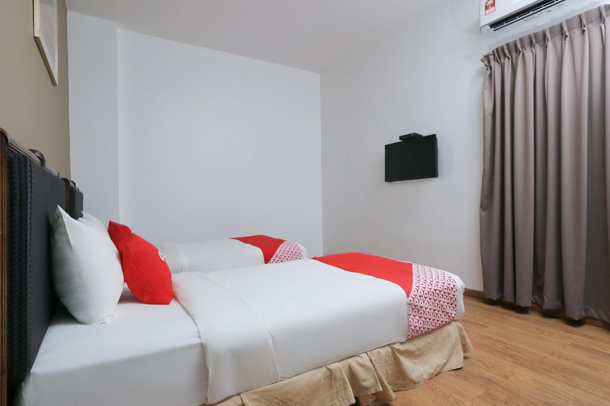 Oyo 89915 East Mount Hotel Kukup Dış mekan fotoğraf
