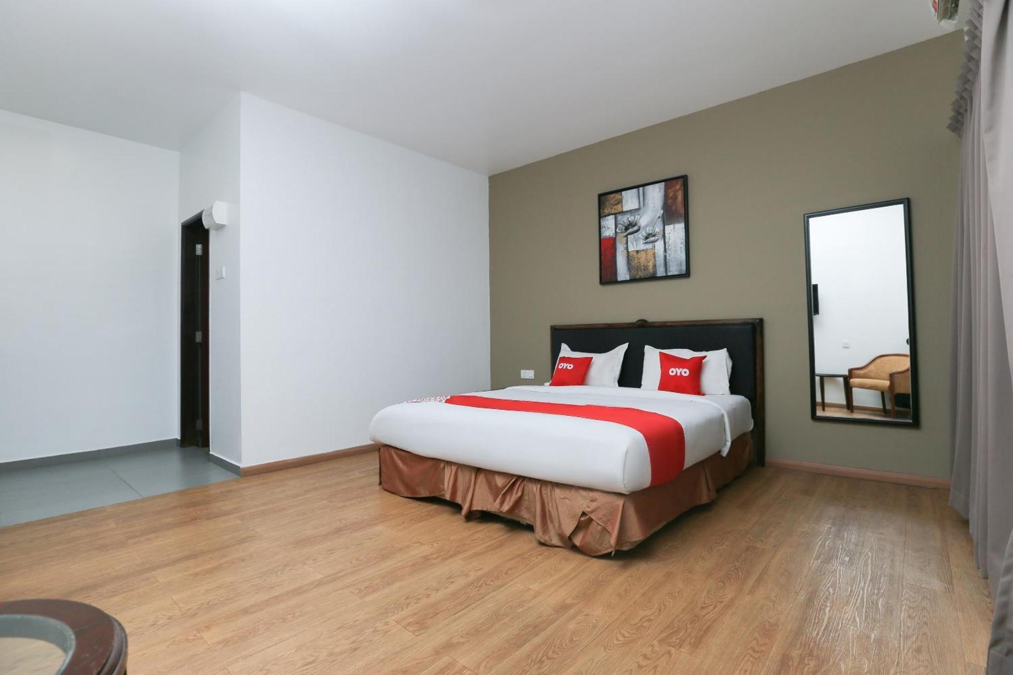 Oyo 89915 East Mount Hotel Kukup Dış mekan fotoğraf