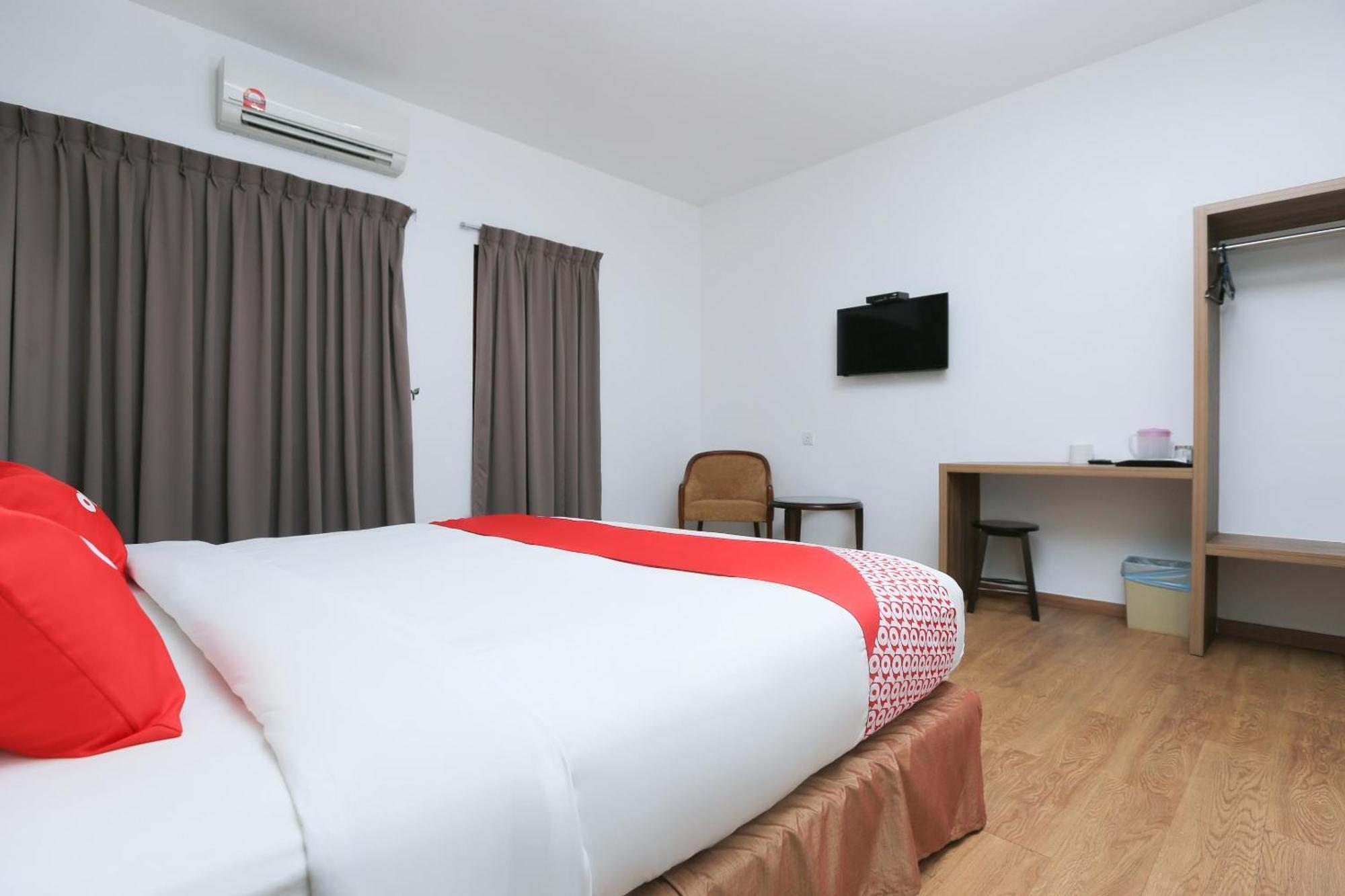 Oyo 89915 East Mount Hotel Kukup Dış mekan fotoğraf