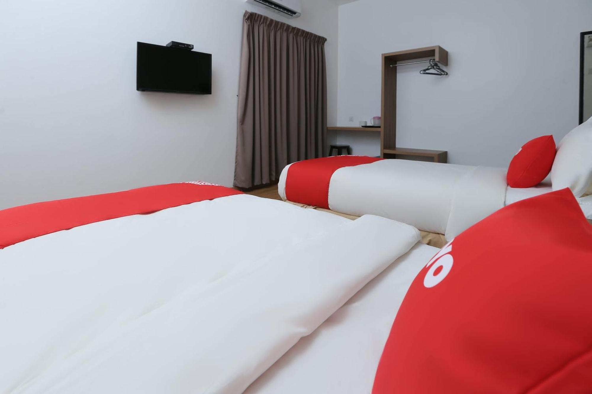 Oyo 89915 East Mount Hotel Kukup Dış mekan fotoğraf